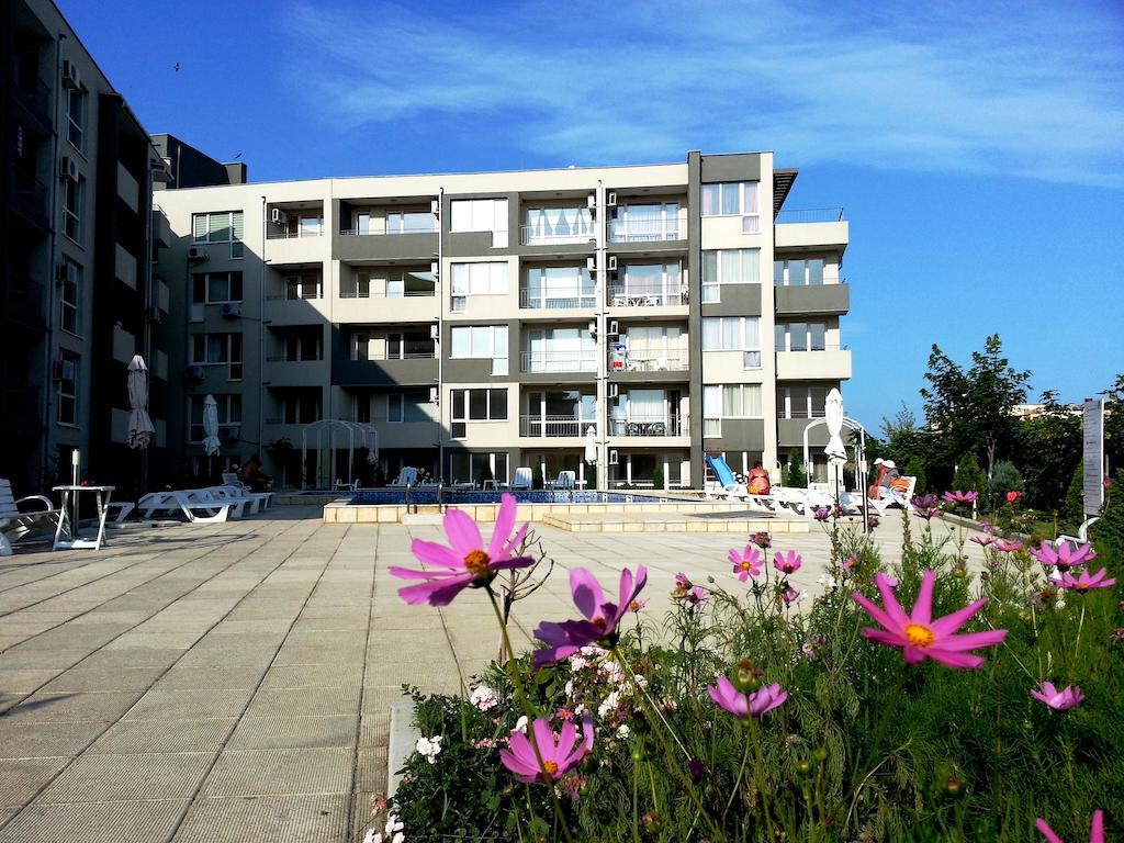 Menada Butterfly Apartment Sveti Vlas Exterior photo