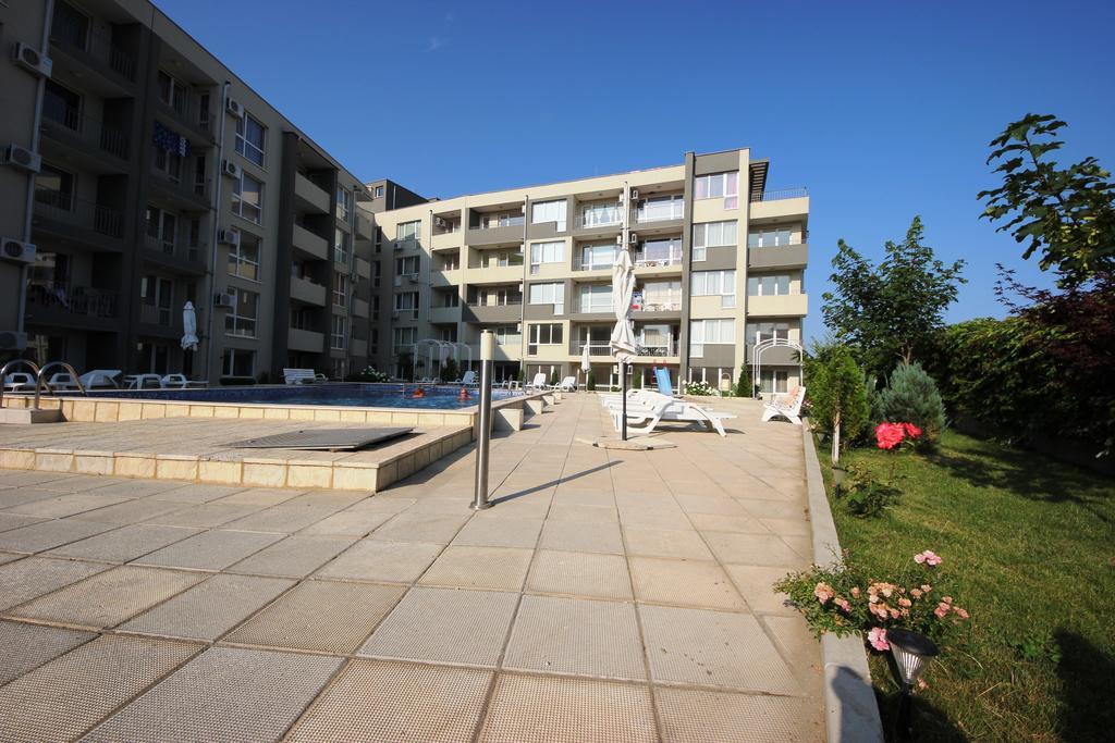 Menada Butterfly Apartment Sveti Vlas Exterior photo