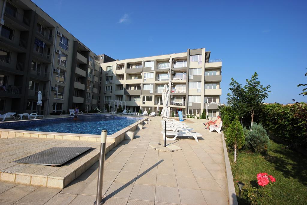 Menada Butterfly Apartment Sveti Vlas Exterior photo